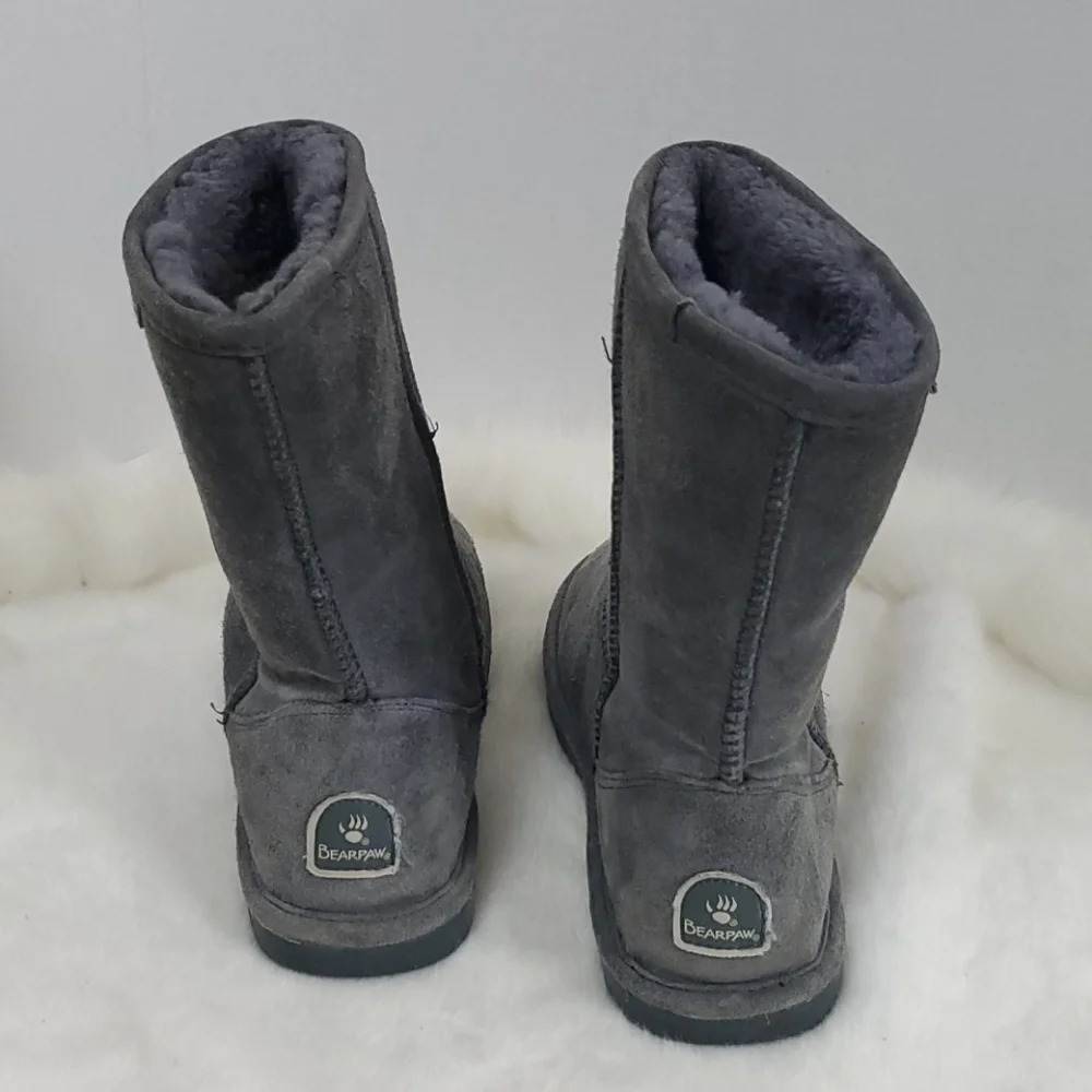 Bearpaw gray winter boots suede women size 8 gray cozy warm